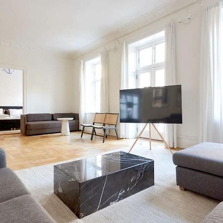 Moderen And Sleek 3Br With Bath By The Lakes And Metro København Ngoại thất bức ảnh