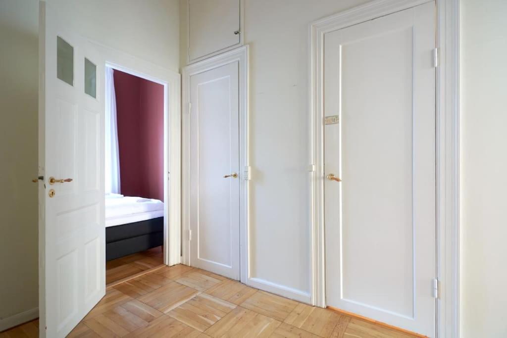 Moderen And Sleek 3Br With Bath By The Lakes And Metro København Ngoại thất bức ảnh