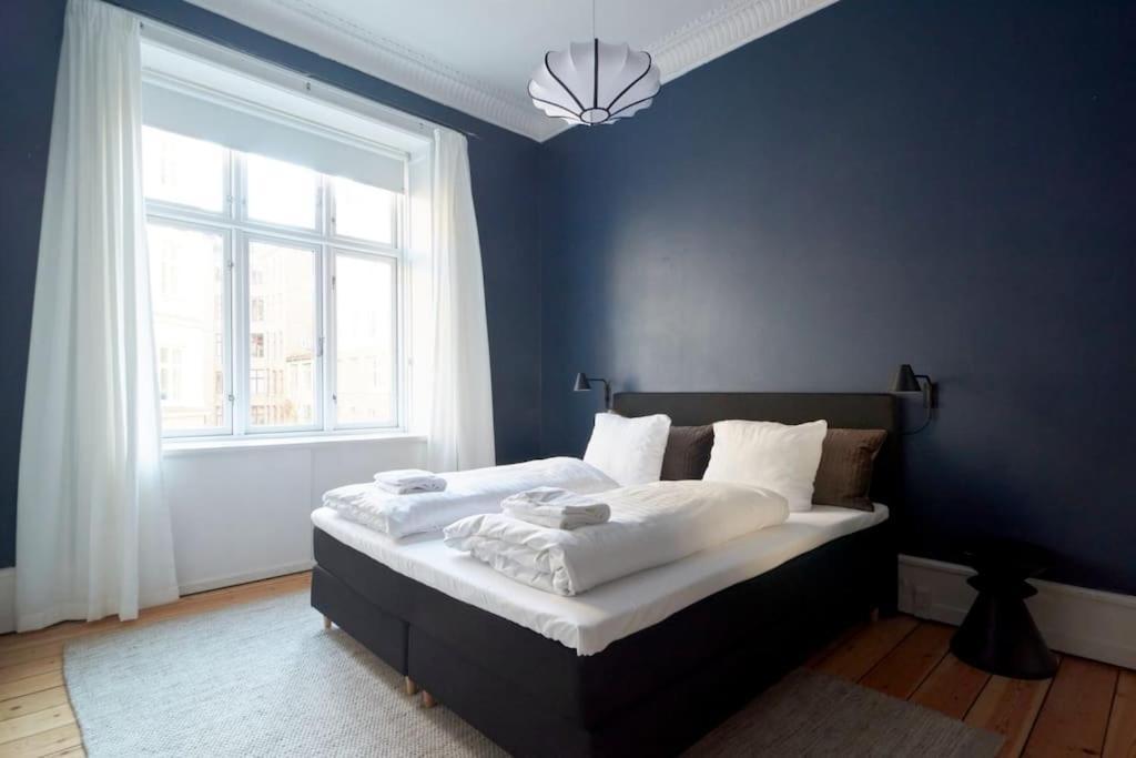 Moderen And Sleek 3Br With Bath By The Lakes And Metro København Ngoại thất bức ảnh
