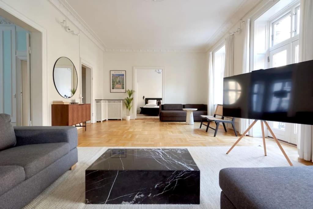 Moderen And Sleek 3Br With Bath By The Lakes And Metro København Ngoại thất bức ảnh