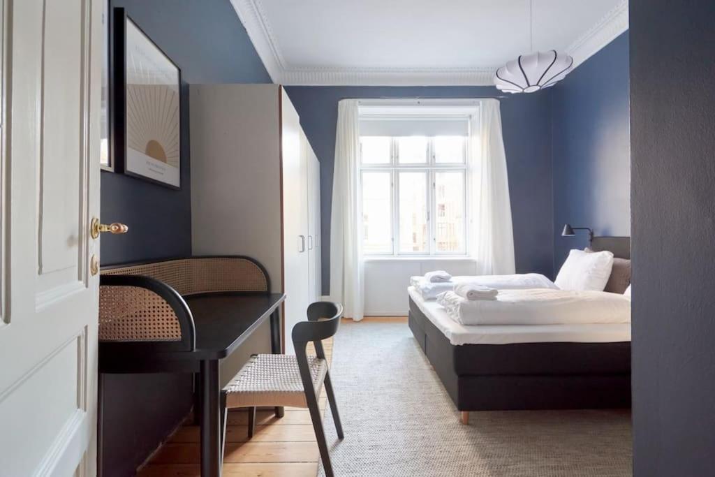 Moderen And Sleek 3Br With Bath By The Lakes And Metro København Ngoại thất bức ảnh