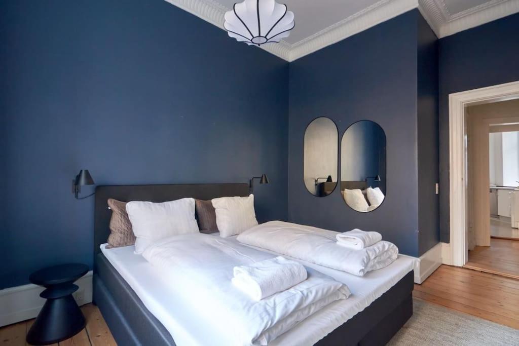 Moderen And Sleek 3Br With Bath By The Lakes And Metro København Ngoại thất bức ảnh