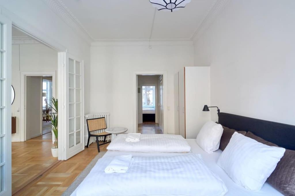 Moderen And Sleek 3Br With Bath By The Lakes And Metro København Ngoại thất bức ảnh