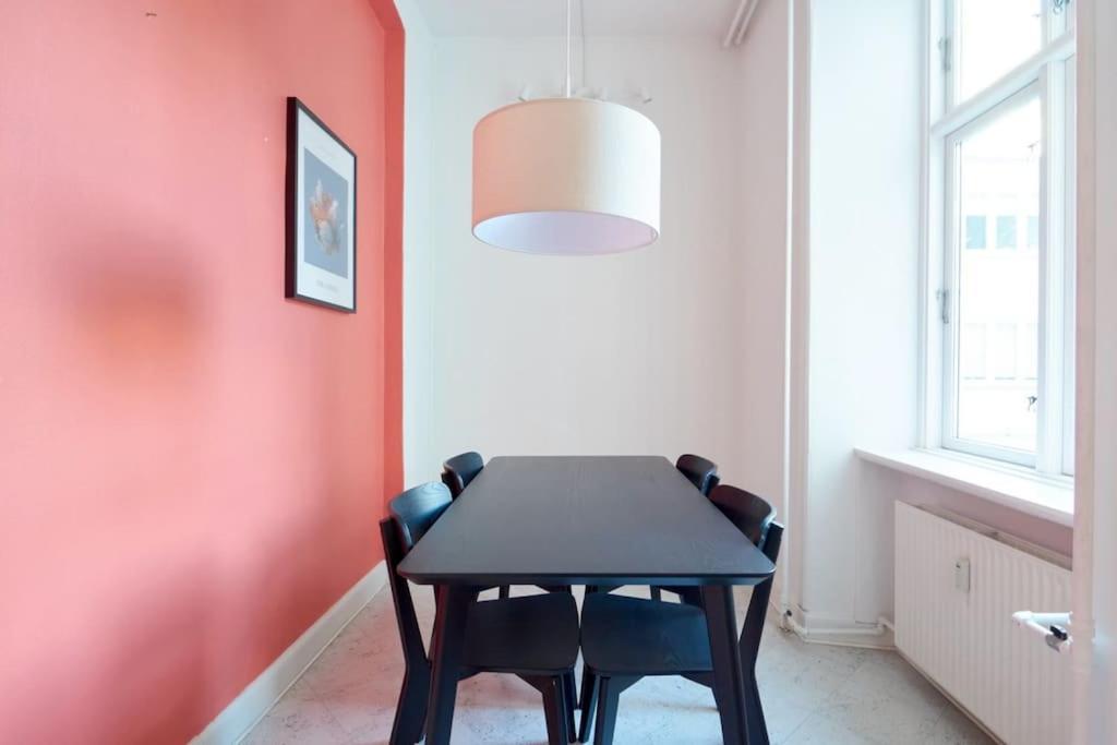 Moderen And Sleek 3Br With Bath By The Lakes And Metro København Ngoại thất bức ảnh